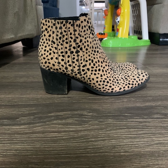 Size 8 cheetah booties from forever 21. Gently worn. Run a little bigger. - Picture 2 of 2